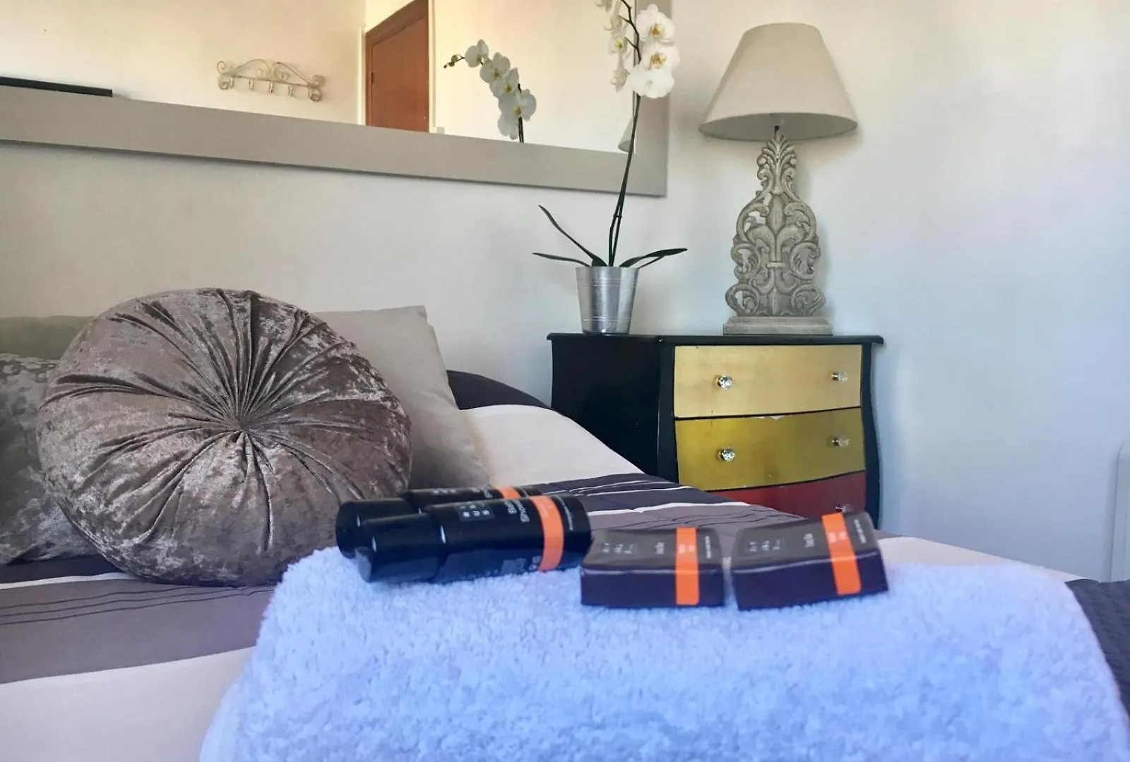 Erandi Ramblas Rooms برشلونة بيت شباب