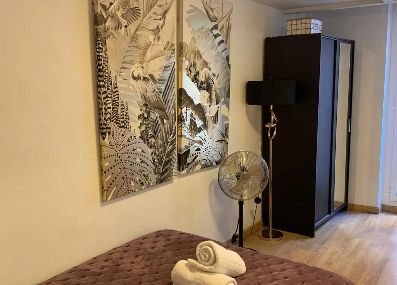 Erandi Ramblas Rooms برشلونة بيت شباب